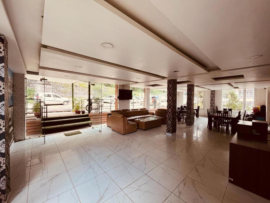 Hotel Royal Residency Manāli Exteriör bild