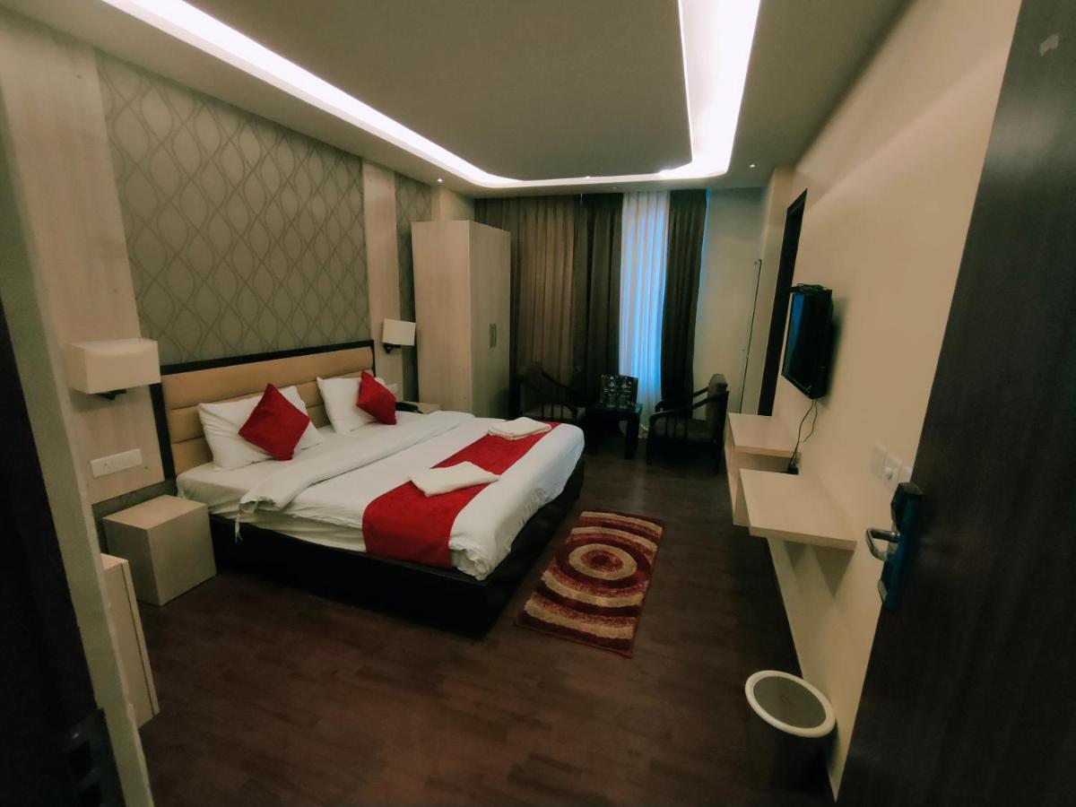 Hotel Royal Residency Manāli Exteriör bild