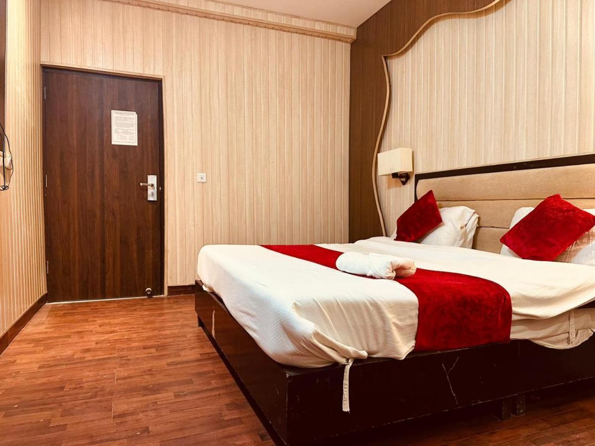 Hotel Royal Residency Manāli Exteriör bild