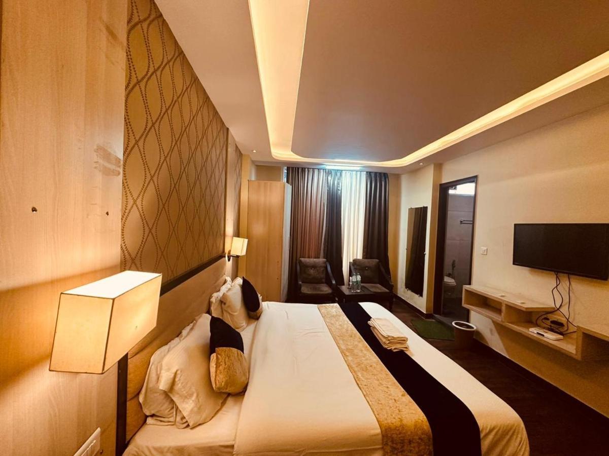 Hotel Royal Residency Manāli Exteriör bild