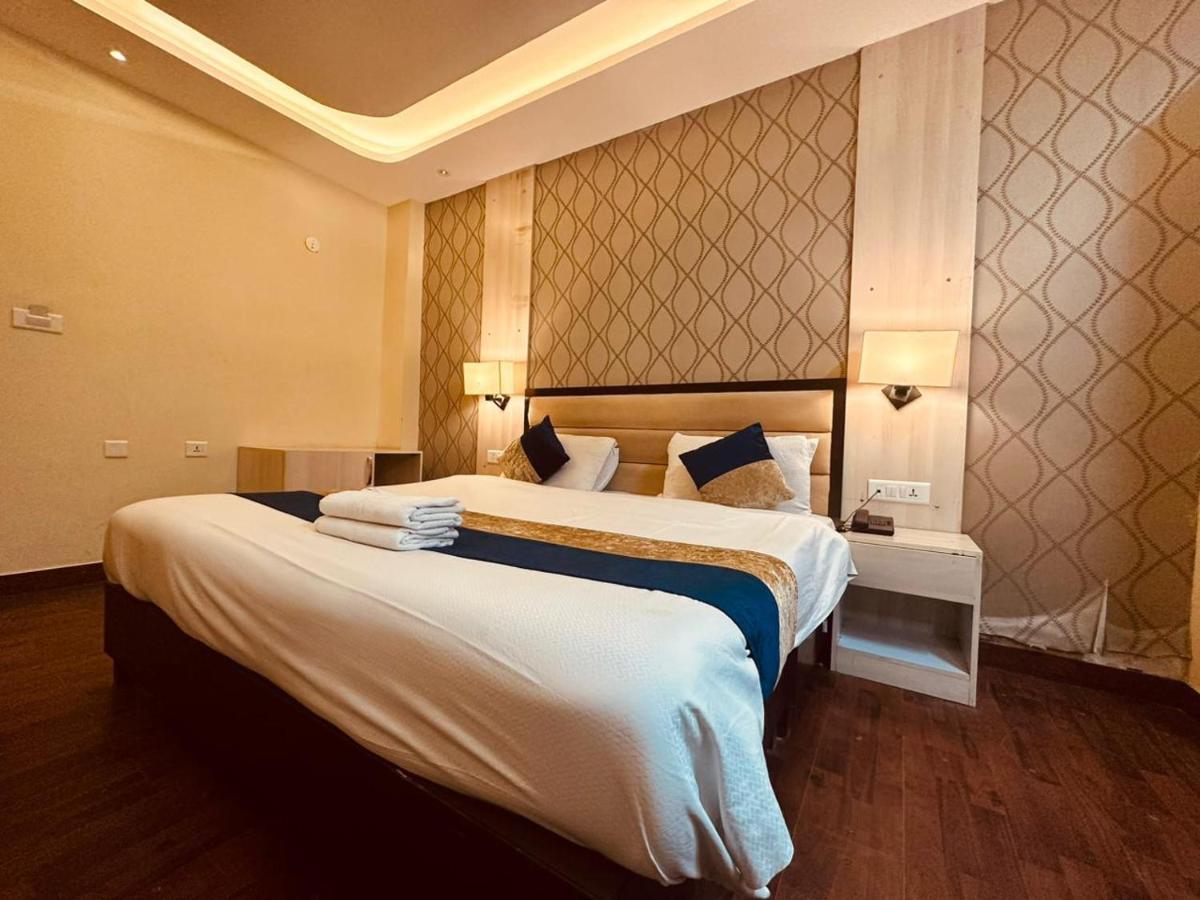 Hotel Royal Residency Manāli Exteriör bild